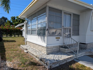 Fantastic opportunity to live affordably in the extremely on Mainlands Golf Club in Florida - for sale on GolfHomes.com, golf home, golf lot
