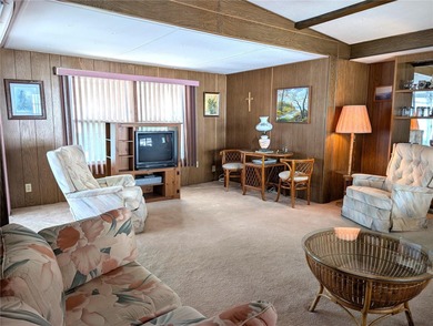 Fantastic opportunity to live affordably in the extremely on Mainlands Golf Club in Florida - for sale on GolfHomes.com, golf home, golf lot