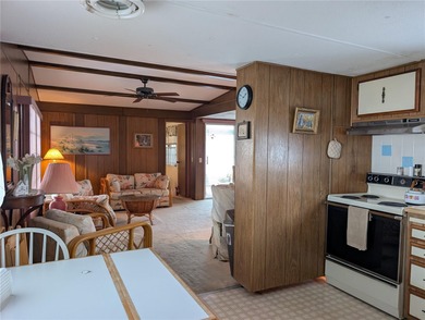 Fantastic opportunity to live affordably in the extremely on Mainlands Golf Club in Florida - for sale on GolfHomes.com, golf home, golf lot