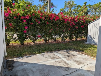 Fantastic opportunity to live affordably in the extremely on Mainlands Golf Club in Florida - for sale on GolfHomes.com, golf home, golf lot