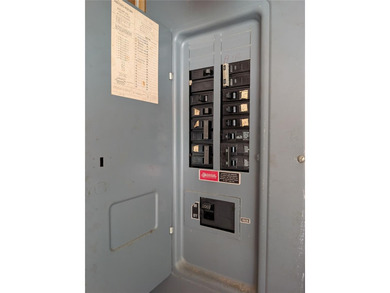 Fantastic opportunity to live affordably in the extremely on Mainlands Golf Club in Florida - for sale on GolfHomes.com, golf home, golf lot