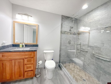 Just steps from the White River, this custom-built 2-bedroom on Rivercliff Golf Course in Arkansas - for sale on GolfHomes.com, golf home, golf lot