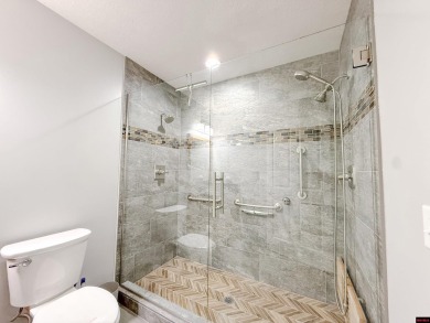 Just steps from the White River, this custom-built 2-bedroom on Rivercliff Golf Course in Arkansas - for sale on GolfHomes.com, golf home, golf lot