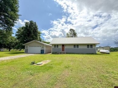 Just steps from the White River, this custom-built 2-bedroom on Rivercliff Golf Course in Arkansas - for sale on GolfHomes.com, golf home, golf lot