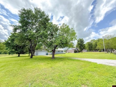 Just steps from the White River, this custom-built 2-bedroom on Rivercliff Golf Course in Arkansas - for sale on GolfHomes.com, golf home, golf lot
