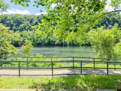 Just steps from the White River, this custom-built 2-bedroom on Rivercliff Golf Course in Arkansas - for sale on GolfHomes.com, golf home, golf lot