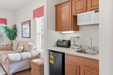 Beautiful 1 bedroom condo in the desirable Stonebridge Village! on Ledgestone Country Club and Golf Course in Missouri - for sale on GolfHomes.com, golf home, golf lot