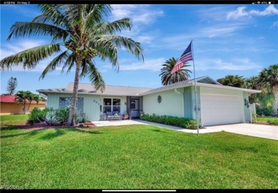 Charming single-family home located at 421 Marathon Ct, Naples on Lakewood Country Club in Florida - for sale on GolfHomes.com, golf home, golf lot