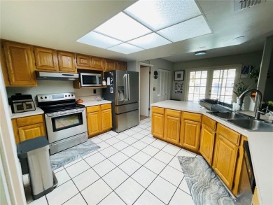 MOVE-IN READY SINGLE-FAMILY HOME IN LAKE PADGETT ESTATES

This on Plantation Palms Golf Club in Florida - for sale on GolfHomes.com, golf home, golf lot