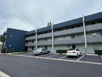 2/2 CONDOMINIUM FOR SALE IN DESIRABLE VERY ACTIVE COMMUNITY AT on Oriole Golf and Tennis Club in Florida - for sale on GolfHomes.com, golf home, golf lot