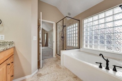 BRING ALL OFFERS! This one-story home is situated on an on Oakmont Country Club in Texas - for sale on GolfHomes.com, golf home, golf lot