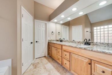 BRING ALL OFFERS! This one-story home is situated on an on Oakmont Country Club in Texas - for sale on GolfHomes.com, golf home, golf lot