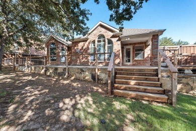 BRING ALL OFFERS! This one-story home is situated on an on Oakmont Country Club in Texas - for sale on GolfHomes.com, golf home, golf lot