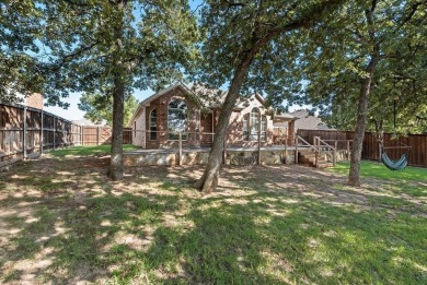 BRING ALL OFFERS! This one-story home is situated on an on Oakmont Country Club in Texas - for sale on GolfHomes.com, golf home, golf lot