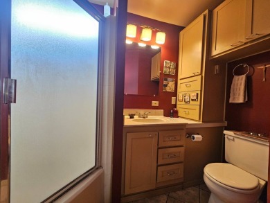 Come see this fantastic 2-bedroom, 1.5-bath home with a spacious on Viewpoint Golf Resort in Arizona - for sale on GolfHomes.com, golf home, golf lot