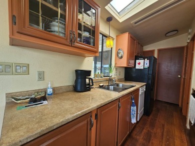 Come see this fantastic 2-bedroom, 1.5-bath home with a spacious on Viewpoint Golf Resort in Arizona - for sale on GolfHomes.com, golf home, golf lot