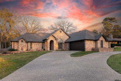 Step into this classic 4 bedroom, 2 bathroom home located in the on Hide-A-Way Lake Golf Course in Texas - for sale on GolfHomes.com, golf home, golf lot