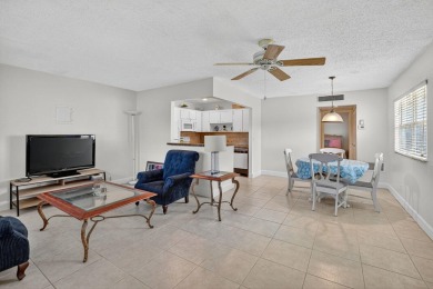 Welcome home! This one-story end-unit villa has 1 bedroom and 1 on Kings Point Golf - Executive in Florida - for sale on GolfHomes.com, golf home, golf lot