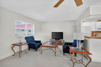 Welcome home! This one-story end-unit villa has 1 bedroom and 1 on Kings Point Golf - Executive in Florida - for sale on GolfHomes.com, golf home, golf lot
