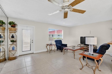 Welcome home! This one-story end-unit villa has 1 bedroom and 1 on Kings Point Golf - Executive in Florida - for sale on GolfHomes.com, golf home, golf lot