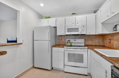 Welcome home! This one-story end-unit villa has 1 bedroom and 1 on Kings Point Golf - Executive in Florida - for sale on GolfHomes.com, golf home, golf lot