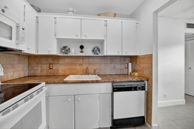Welcome home! This one-story end-unit villa has 1 bedroom and 1 on Kings Point Golf - Executive in Florida - for sale on GolfHomes.com, golf home, golf lot