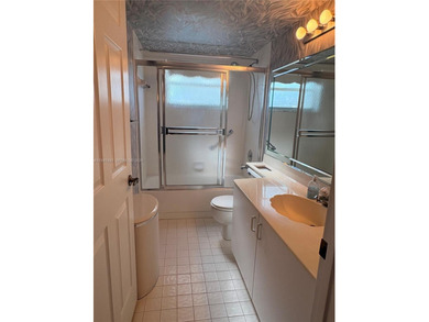 55+ Community, Move-in ready 2 bedroom + den, spacious enclosed on Sunrise Lakes Phase III in Florida - for sale on GolfHomes.com, golf home, golf lot