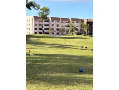 55+ Community, Move-in ready 2 bedroom + den, spacious enclosed on Sunrise Lakes Phase III in Florida - for sale on GolfHomes.com, golf home, golf lot