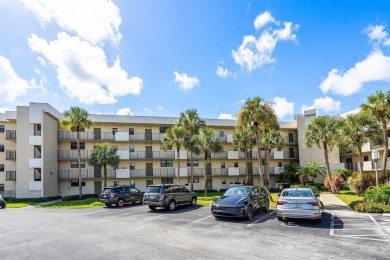 Beautifully updated 2BD/2BA condo at The Palms of Deer Creek in on Deer Creek Golf Club in Florida - for sale on GolfHomes.com, golf home, golf lot