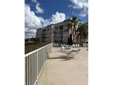 55+ Community, Move-in ready 2 bedroom + den, spacious enclosed on Sunrise Lakes Phase III in Florida - for sale on GolfHomes.com, golf home, golf lot