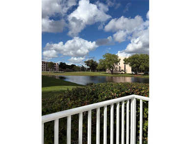 55+ Community, Move-in ready 2 bedroom + den, spacious enclosed on Sunrise Lakes Phase III in Florida - for sale on GolfHomes.com, golf home, golf lot
