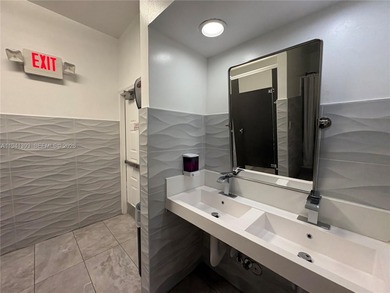 55+ Community, Move-in ready 2 bedroom + den, spacious enclosed on Sunrise Lakes Phase III in Florida - for sale on GolfHomes.com, golf home, golf lot