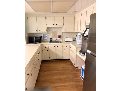 55+ Community, Move-in ready 2 bedroom + den, spacious enclosed on Sunrise Lakes Phase III in Florida - for sale on GolfHomes.com, golf home, golf lot