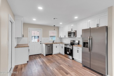 ENTER INTO THIS BEAUTIFUL UPDATED BARONET MODEL. NEW KITCHEN on Leisure Village East in New Jersey - for sale on GolfHomes.com, golf home, golf lot
