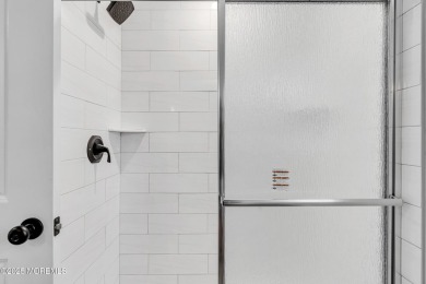 ENTER INTO THIS BEAUTIFUL UPDATED BARONET MODEL. NEW KITCHEN on Leisure Village East in New Jersey - for sale on GolfHomes.com, golf home, golf lot