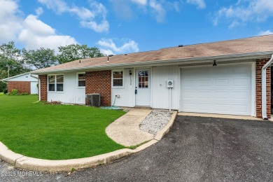 ENTER INTO THIS BEAUTIFUL UPDATED BARONET MODEL. NEW KITCHEN on Leisure Village East in New Jersey - for sale on GolfHomes.com, golf home, golf lot