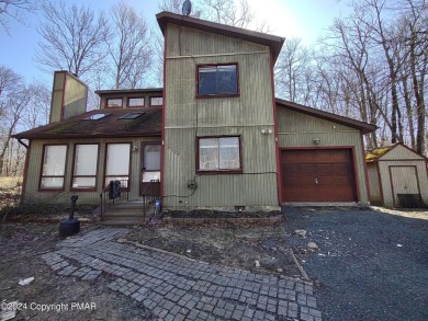 These 4 bedrooms and 2 bathrooms located in the Award- winning on Pocono Farms Country Club in Pennsylvania - for sale on GolfHomes.com, golf home, golf lot