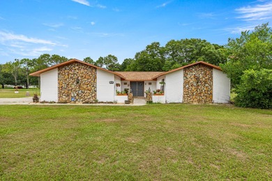 Move-in Ready! This stunning concrete block stucco home has so on Citrus Hills Golf Club in Florida - for sale on GolfHomes.com, golf home, golf lot