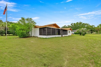 Move-in Ready! This stunning concrete block stucco home has so on Citrus Hills Golf Club in Florida - for sale on GolfHomes.com, golf home, golf lot
