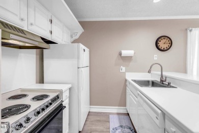 Rare find! This charming 3 bedroom 2 bath condo in Lanai Village on Diamondhead Country Club in Mississippi - for sale on GolfHomes.com, golf home, golf lot