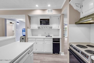 Rare find! This charming 3 bedroom 2 bath condo in Lanai Village on Diamondhead Country Club in Mississippi - for sale on GolfHomes.com, golf home, golf lot