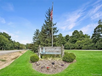 Expansive 2,184 sq. ft. home with a 1,456 sq. ft. basement and on West Shore Golf and Country Club in Michigan - for sale on GolfHomes.com, golf home, golf lot