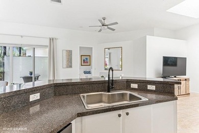 TREMENDOUS OPPORTUNITY FOR THIS COZY 2BR+DEN, 2 BA VILLA on Ibis Golf and Country Club in Florida - for sale on GolfHomes.com, golf home, golf lot