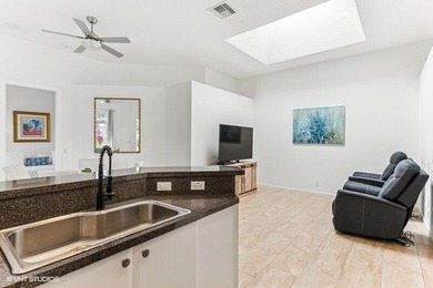 TREMENDOUS OPPORTUNITY FOR THIS COZY 2BR+DEN, 2 BA VILLA on Ibis Golf and Country Club in Florida - for sale on GolfHomes.com, golf home, golf lot