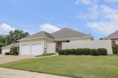 Charming Patio home in Castlewoods with a lovely courtyard and on Castlewoods Golf Club in Mississippi - for sale on GolfHomes.com, golf home, golf lot