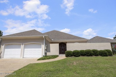 Charming Patio home in Castlewoods with a lovely courtyard and on Castlewoods Golf Club in Mississippi - for sale on GolfHomes.com, golf home, golf lot