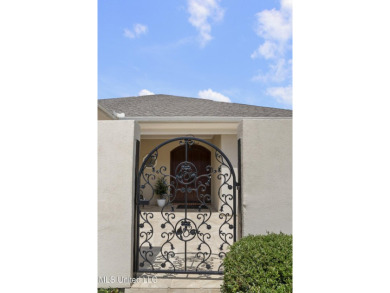 Charming Patio home in Castlewoods with a lovely courtyard and on Castlewoods Golf Club in Mississippi - for sale on GolfHomes.com, golf home, golf lot