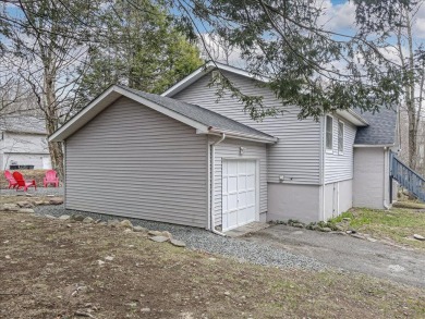 Welcome to this charming, well-maintained home nestled in the on Pocono Farms Country Club in Pennsylvania - for sale on GolfHomes.com, golf home, golf lot