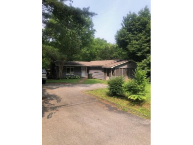 What a location; only minutes to the Signal Mountain Golf and on Signal Mountain Golf and Country Club in Tennessee - for sale on GolfHomes.com, golf home, golf lot