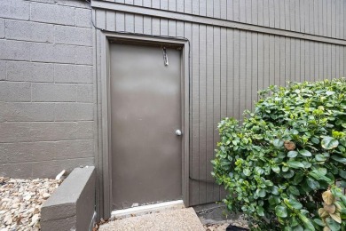 This charming and updated 2-bedroom, 2-bath townhome on Lake on Bella Vista Country Club - Berksdale in Arkansas - for sale on GolfHomes.com, golf home, golf lot